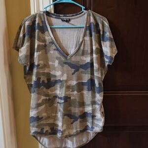 Express Women’s Camo V-Neck Tee in Olive Green